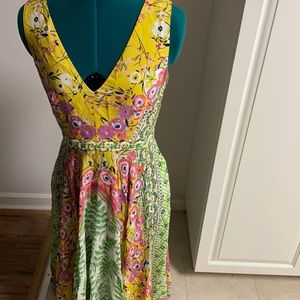 Saloni dress flowers &ferns size. 6